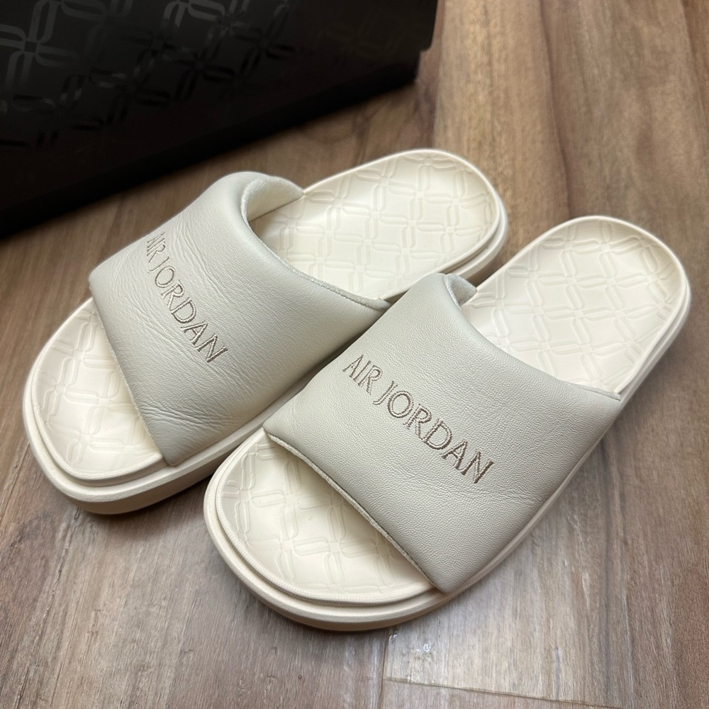 Jordan Sophia Slide Sandals in Cream